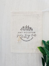 Load image into Gallery viewer, Cluster Pearl studs // post earrings