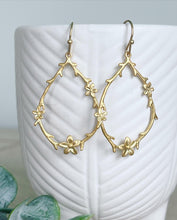 Load image into Gallery viewer, Floral vine teadrops