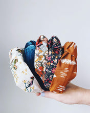 Load image into Gallery viewer, Fleuron Haven top knot headband