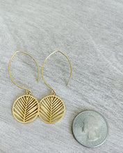 Load image into Gallery viewer, Fern dangle disc earrings