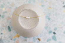Load image into Gallery viewer, Floating pearls minimalist necklace