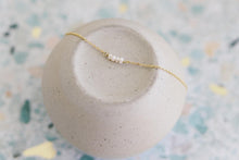 Load image into Gallery viewer, Floating pearls minimalist necklace