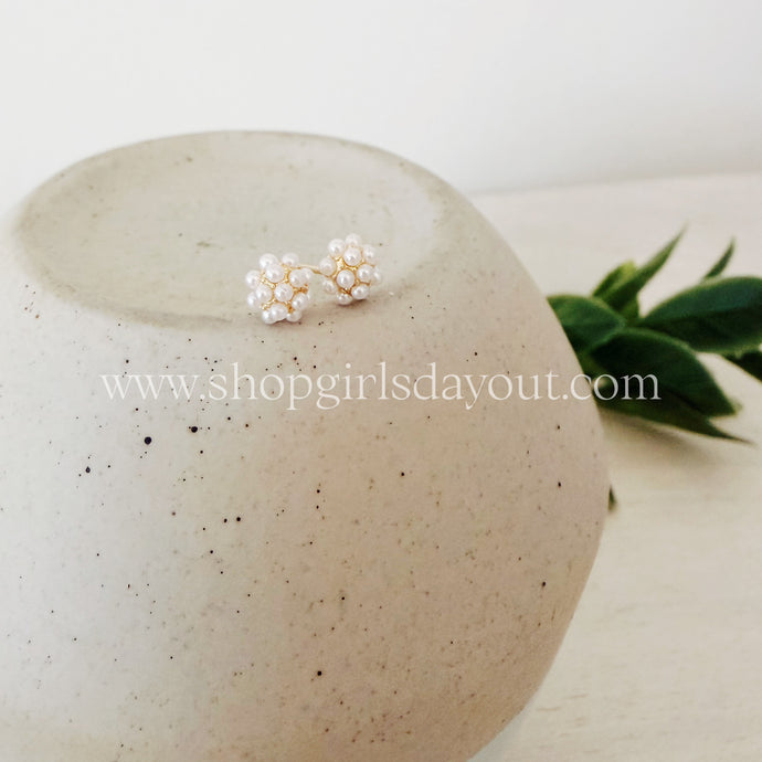 Cluster Pearl studs // post earrings
