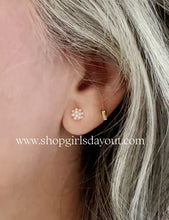 Load image into Gallery viewer, Cluster Pearl studs // post earrings
