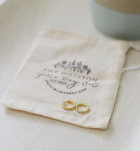 Load image into Gallery viewer, Essential little hoop //  latch hoop huggies
