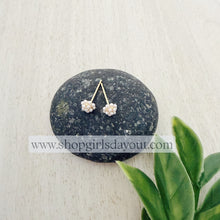 Load image into Gallery viewer, Cluster Pearl studs // post earrings
