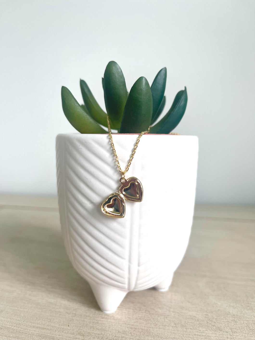 Petit etched heart locket pendant necklace in gold